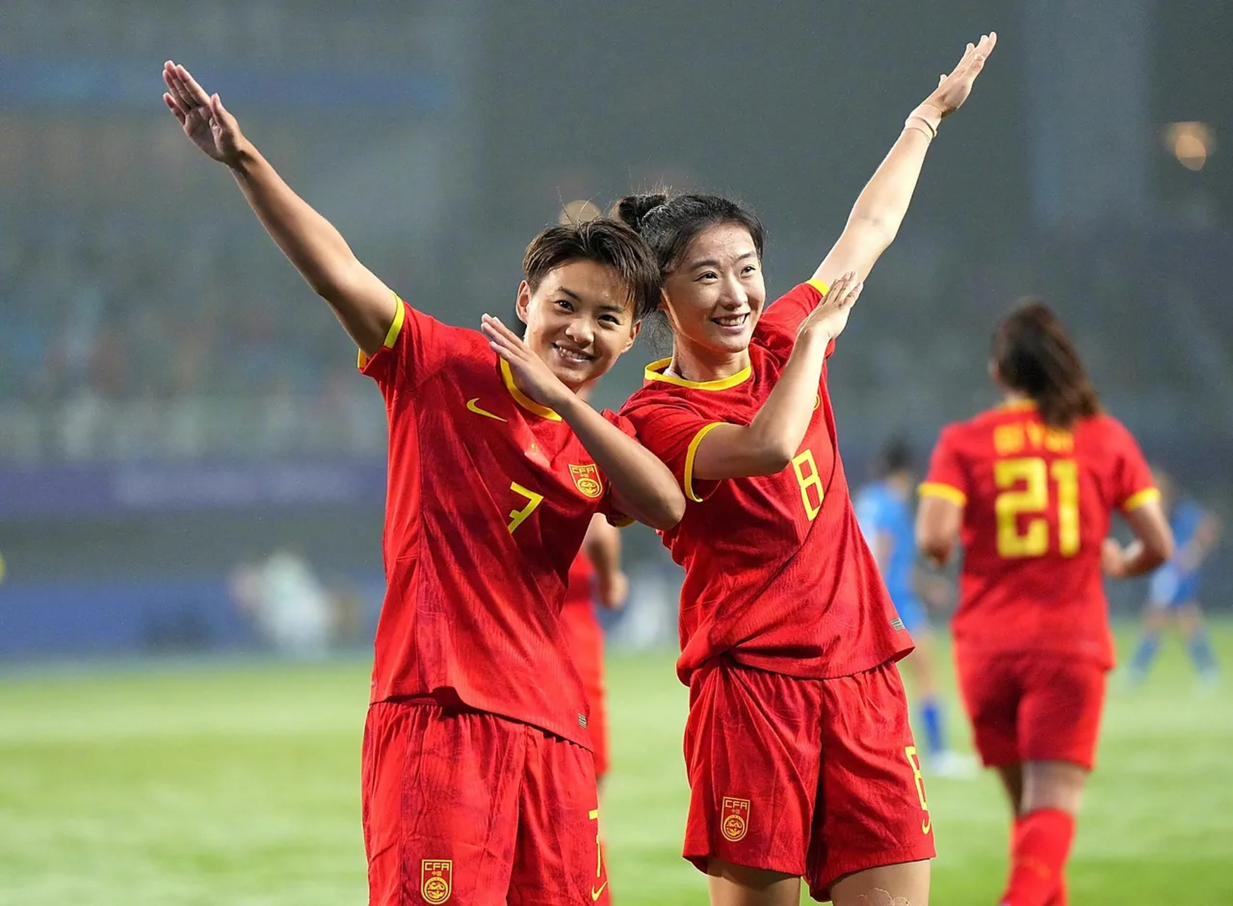 关于争分夺秒：中国女足队员在比赛中全力拼搏！的信息