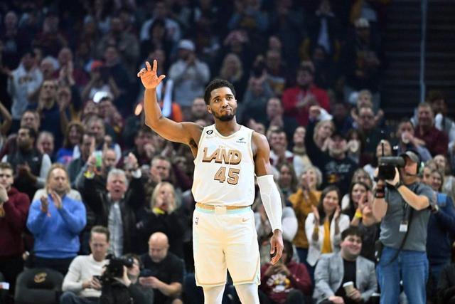 米切尔领导爵士取得季后赛胜利的简单介绍