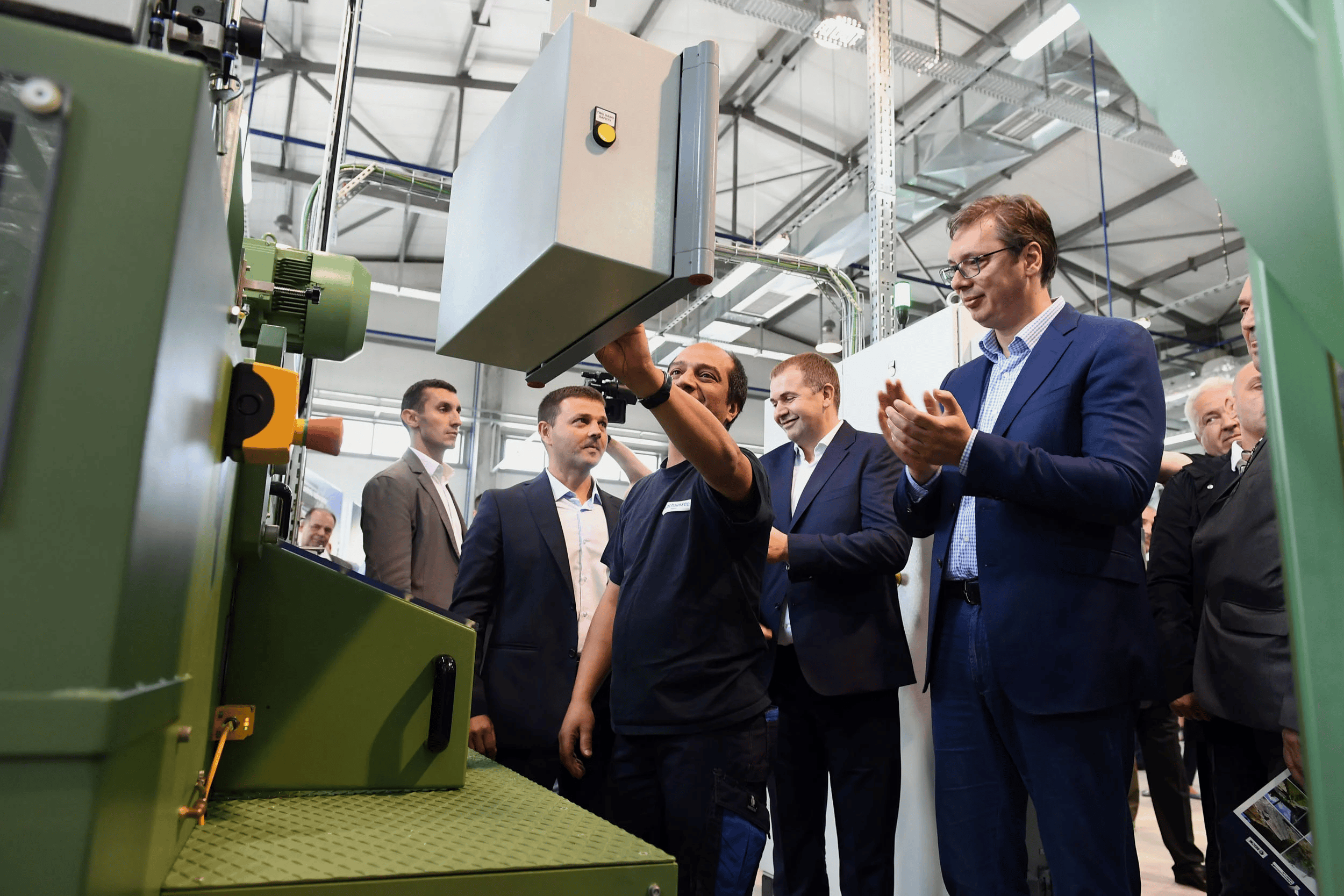 爱游戏官方-乌克兰塞尔维亚，胜负难辨争夺激烈