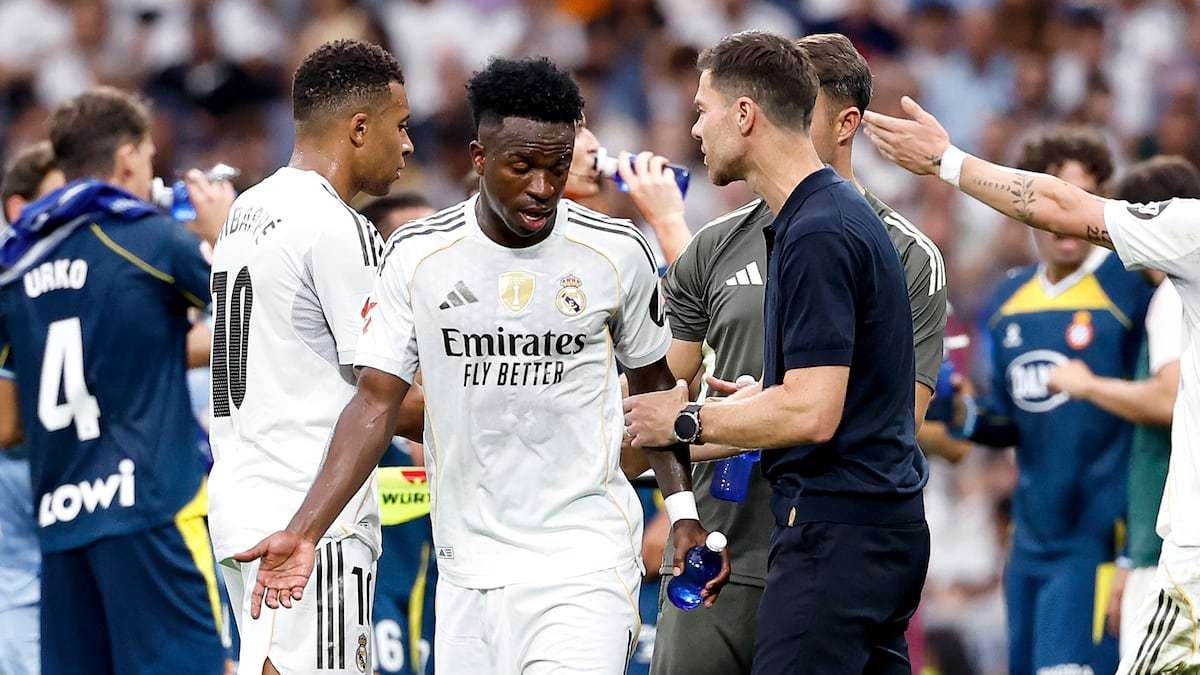 包含皇家马德里宣布球员集体续约，展现团结力量的词条