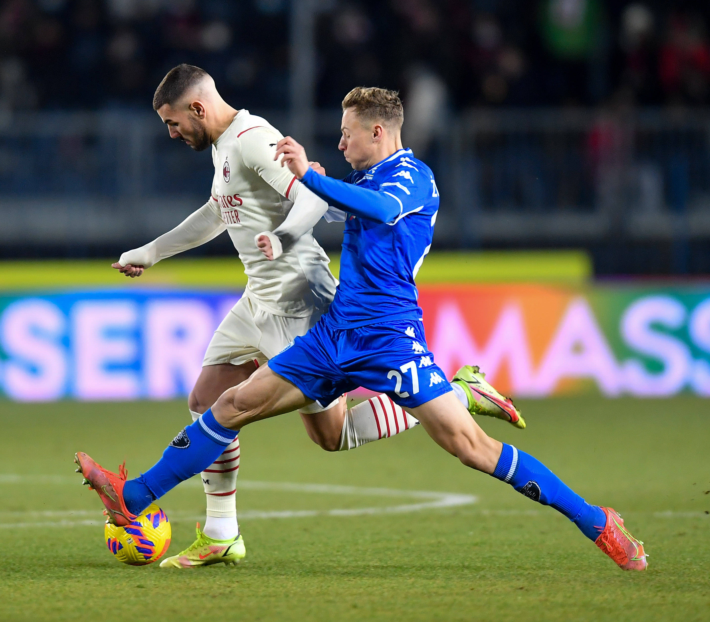 意甲比赛赛季赛程紧凑，球队备战全力以赴的简单介绍