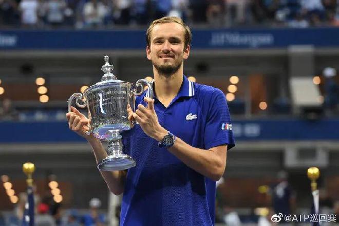 关于法网险胜温网，梅德韦杰夫带队取胜的信息