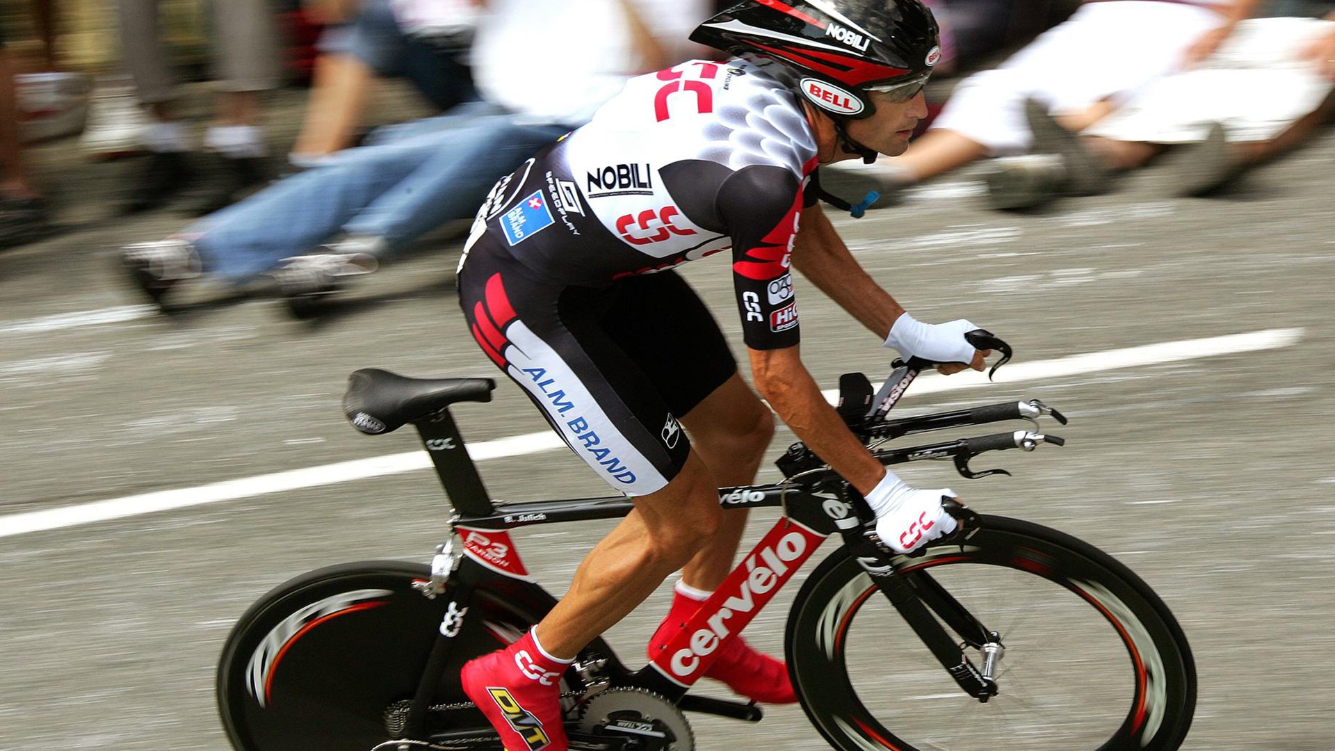 鹈鹕展翅稳取胜利，马克西攻防两端展现统治力