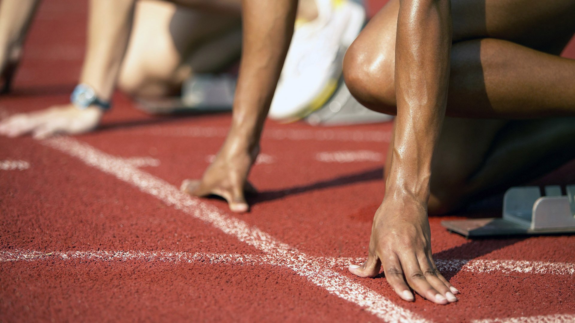 枪手逆转诠释足球魅力，姆巴佩新纪录映照时代更迭